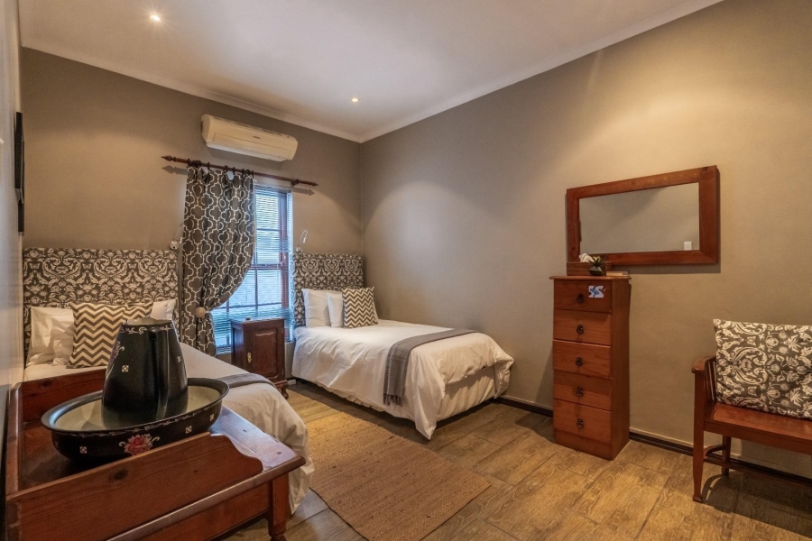 To Let 4 Bedroom Property for Rent in Franschhoek Western Cape